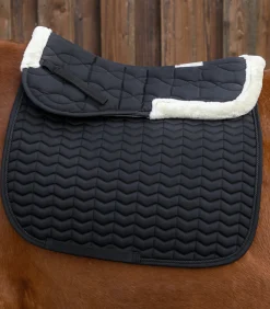 Waldhausen Sattelpads|Lammfelle></noscript>Sattelkissen mit Synthetik-Fell